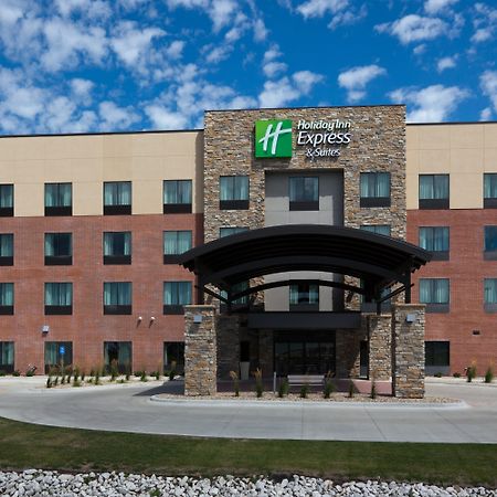 Holiday Inn Express & Suites Fort Dodge By Ihg Exterior photo