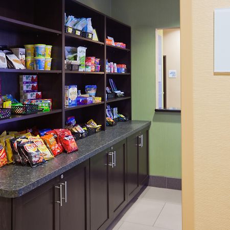 Holiday Inn Express & Suites Fort Dodge By Ihg Exterior photo