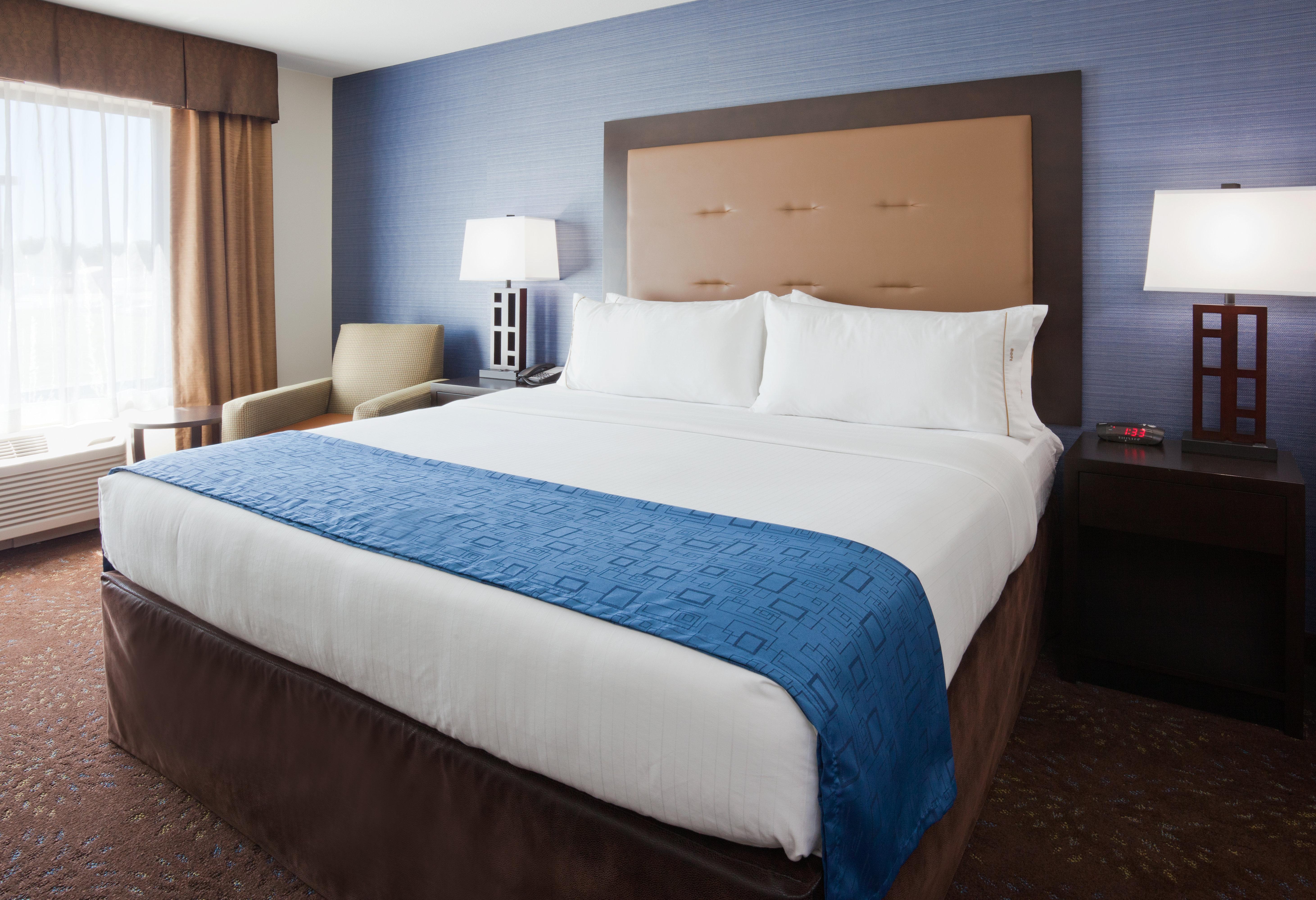 Holiday Inn Express & Suites Fort Dodge By Ihg Exterior photo