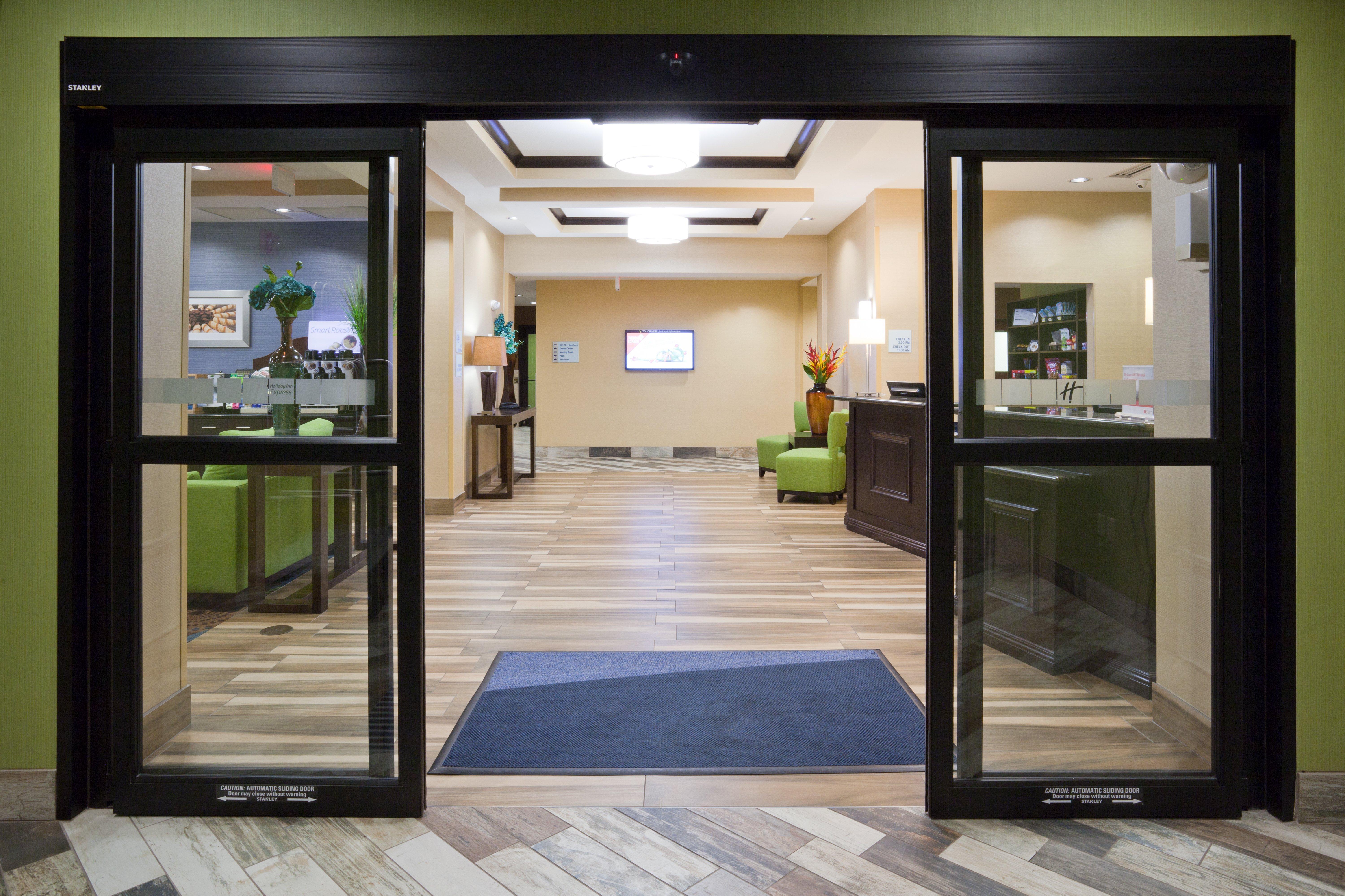 Holiday Inn Express & Suites Fort Dodge By Ihg Exterior photo