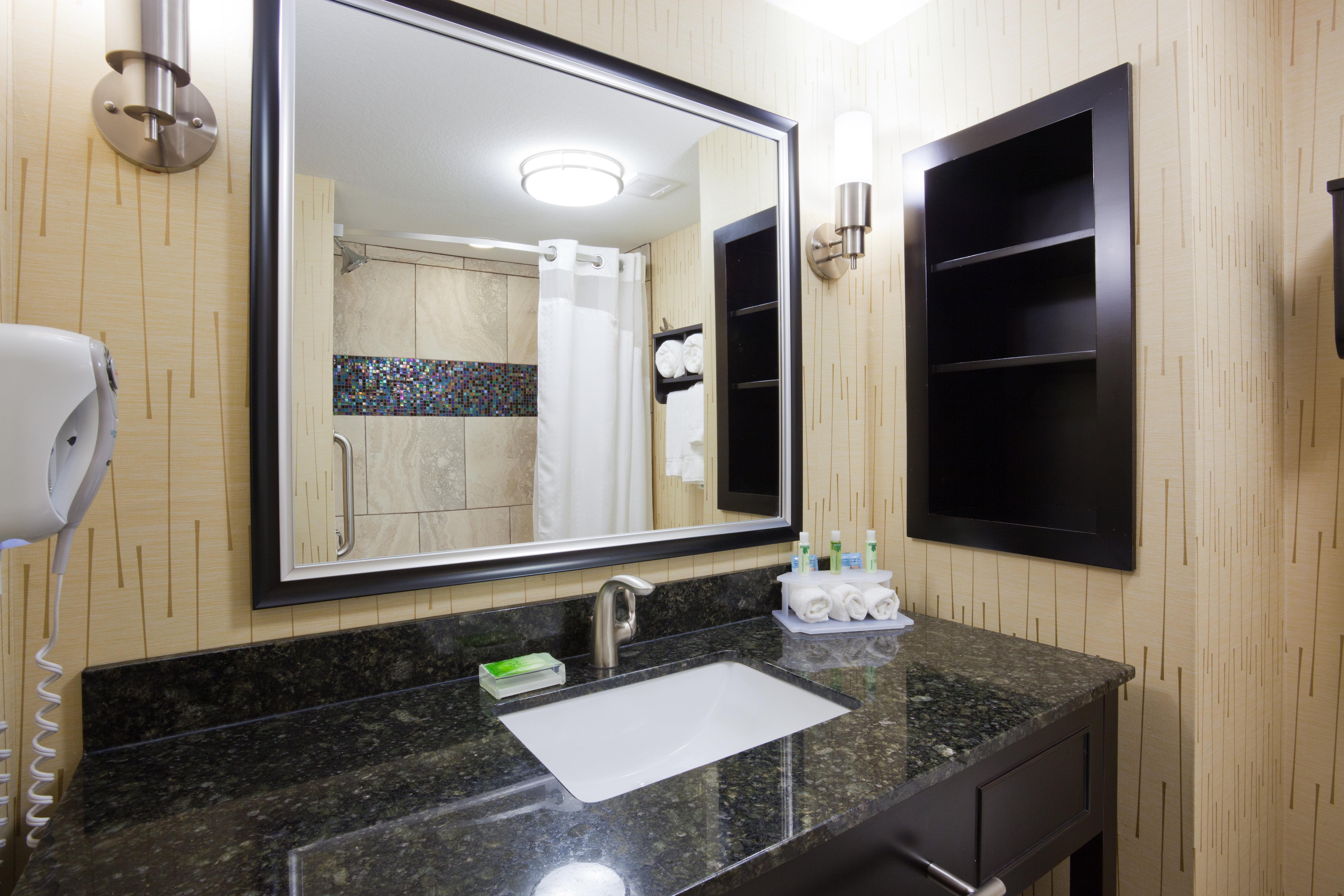 Holiday Inn Express & Suites Fort Dodge By Ihg Exterior photo