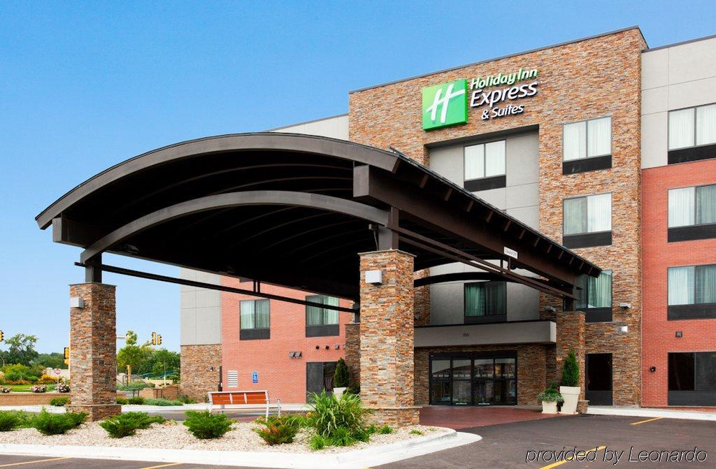 Holiday Inn Express & Suites Fort Dodge By Ihg Exterior photo