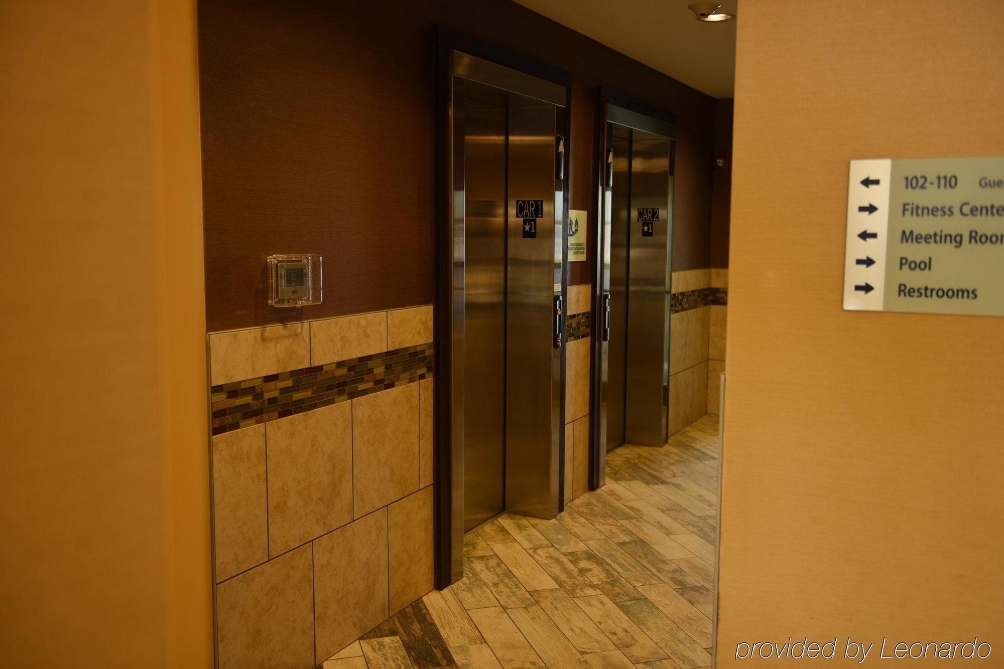 Holiday Inn Express & Suites Fort Dodge By Ihg Exterior photo