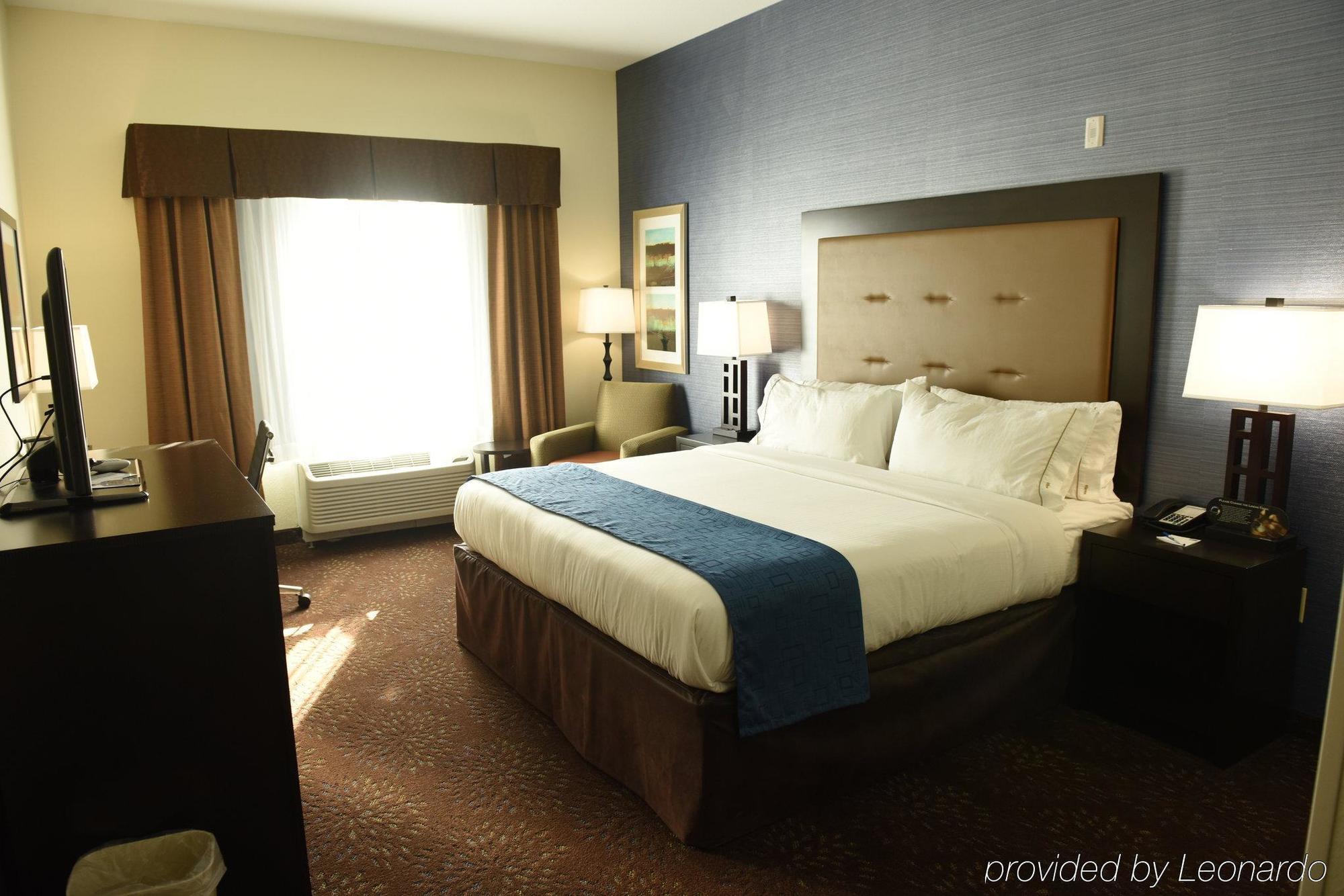 Holiday Inn Express & Suites Fort Dodge By Ihg Exterior photo