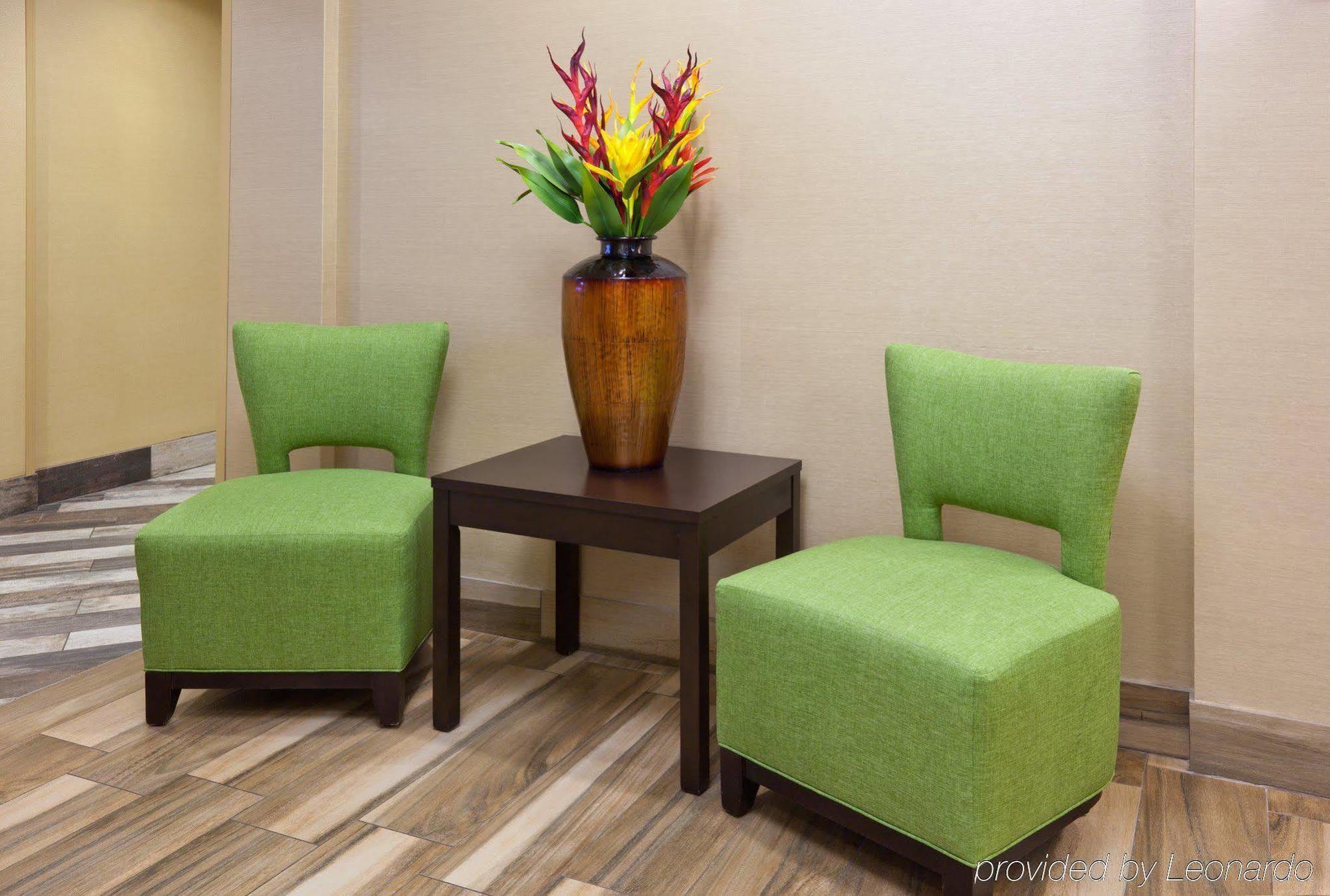 Holiday Inn Express & Suites Fort Dodge By Ihg Exterior photo