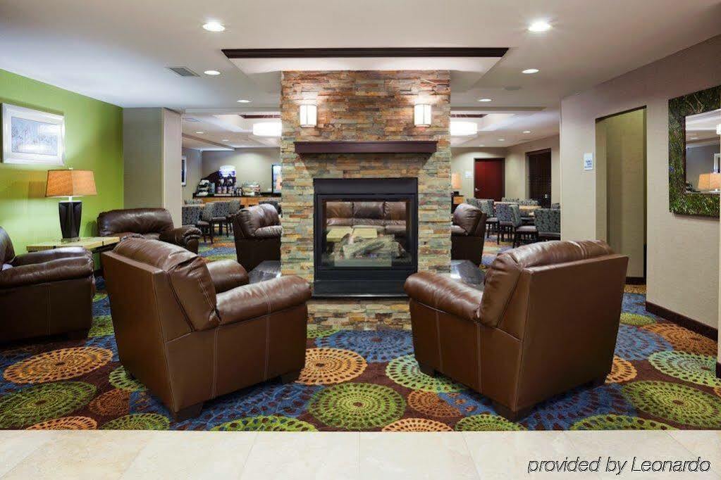 Holiday Inn Express & Suites Fort Dodge By Ihg Exterior photo